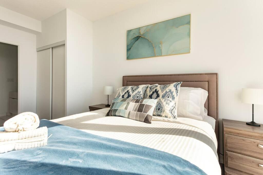 Luxury Downtown Lakeview & City View Condo 토론토 외부 사진