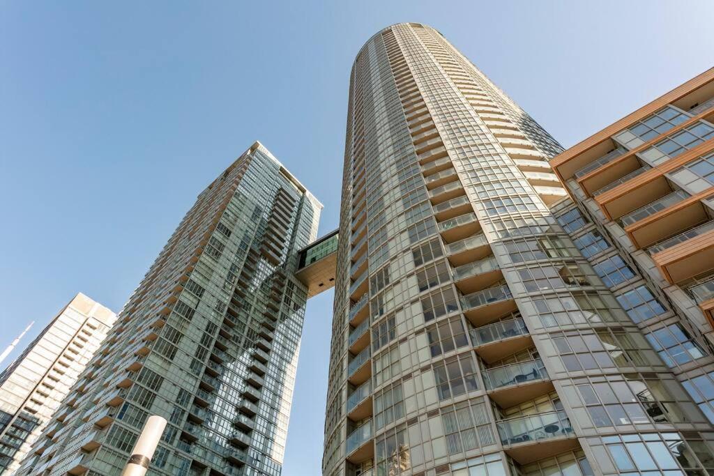 Luxury Downtown Lakeview & City View Condo 토론토 외부 사진