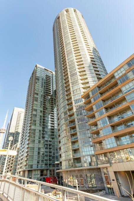 Luxury Downtown Lakeview & City View Condo 토론토 외부 사진