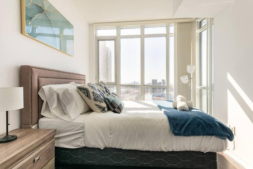 Luxury Downtown Lakeview & City View Condo 토론토 외부 사진