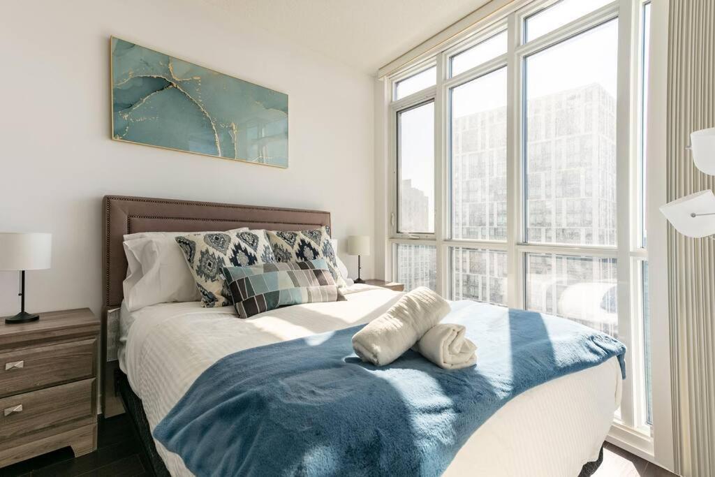 Luxury Downtown Lakeview & City View Condo 토론토 외부 사진