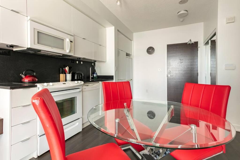 Luxury Downtown Lakeview & City View Condo 토론토 외부 사진