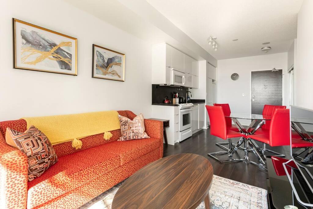 Luxury Downtown Lakeview & City View Condo 토론토 외부 사진