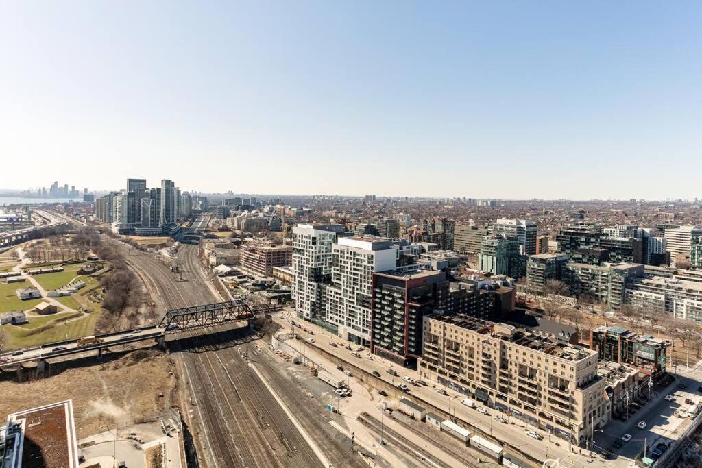 Luxury Downtown Lakeview & City View Condo 토론토 외부 사진