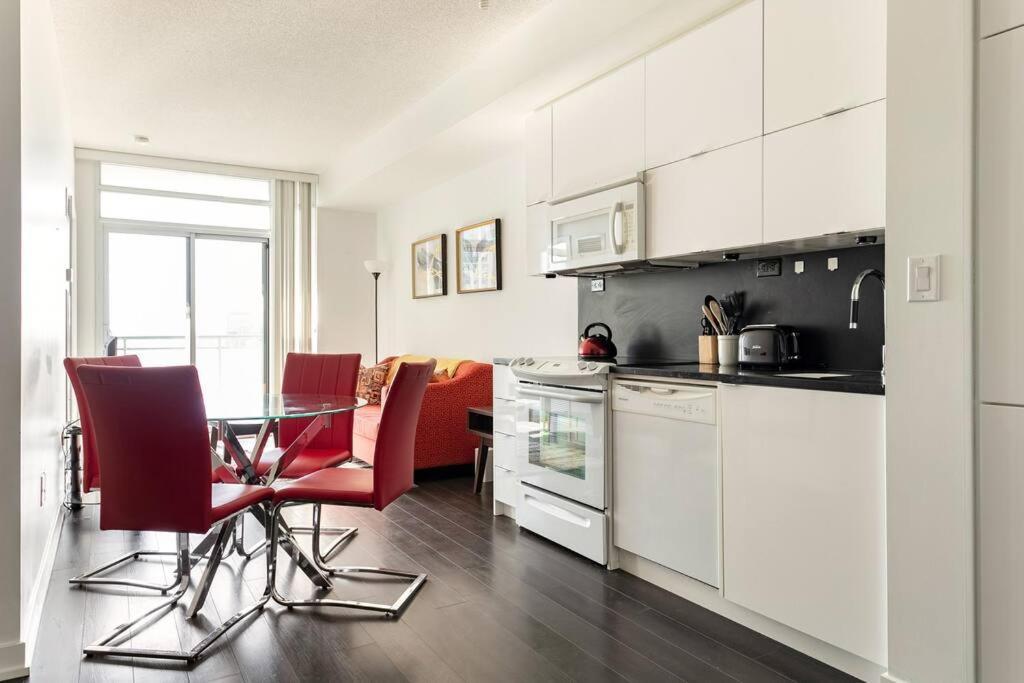 Luxury Downtown Lakeview & City View Condo 토론토 외부 사진