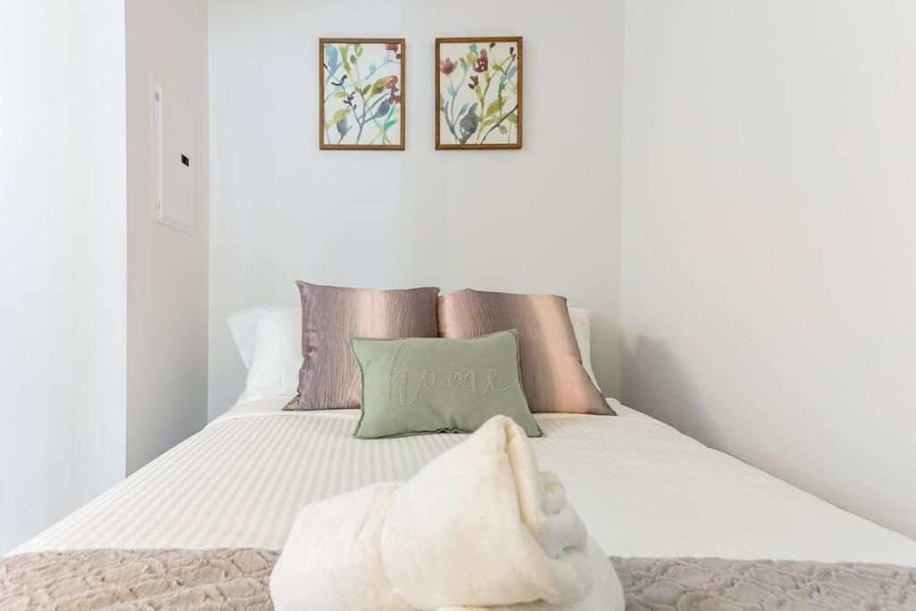 Luxury Downtown Lakeview & City View Condo 토론토 외부 사진