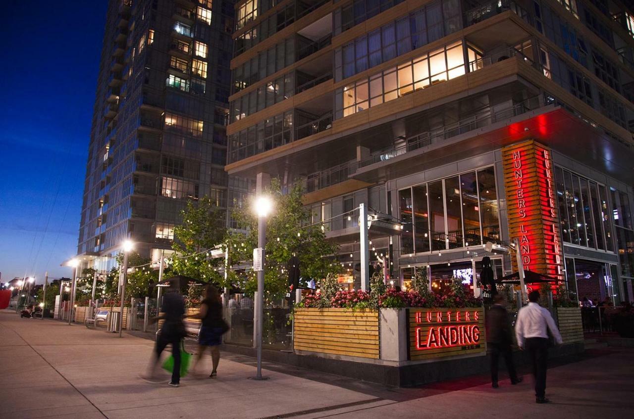 Luxury Downtown Lakeview & City View Condo 토론토 외부 사진